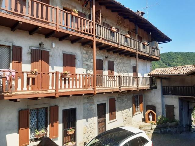 casa indipendente in vendita a Caprino Bergamasco