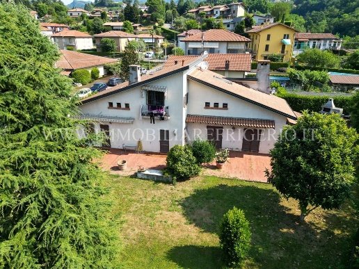 casa indipendente in vendita a Caprino Bergamasco in zona Ombria