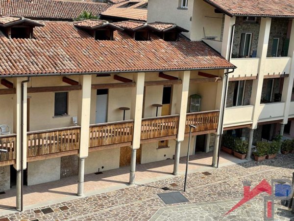 appartamento in vendita a Caprino Bergamasco in zona Ombria