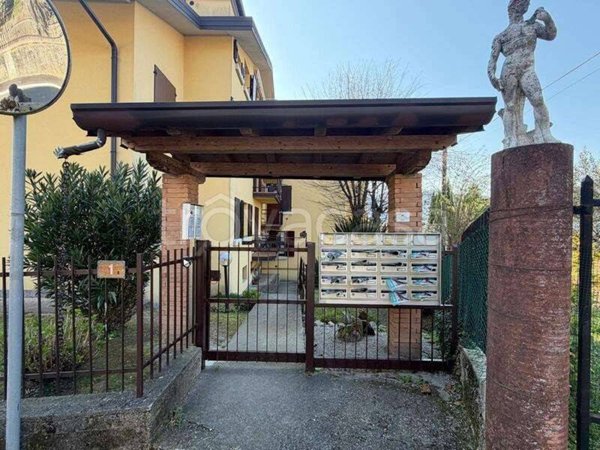 appartamento in vendita a Caprino Bergamasco in zona Ombria