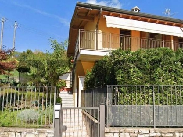 appartamento in vendita a Caprino Bergamasco in zona Ombria