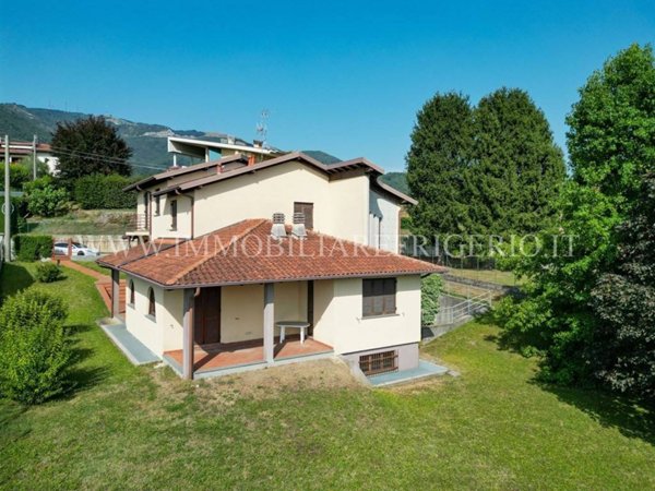 casa indipendente in vendita a Caprino Bergamasco in zona Ombria