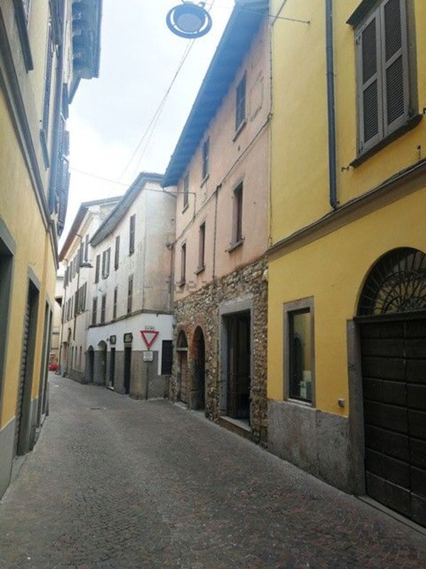 appartamento in vendita a Caprino Bergamasco in zona Ombria