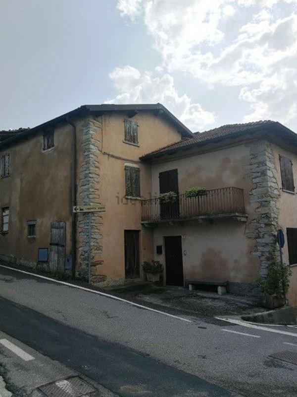 appartamento in vendita a Caprino Bergamasco in zona Ombria
