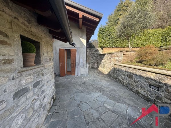 casa indipendente in vendita a Caprino Bergamasco in zona Celana