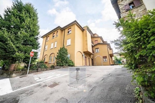 appartamento in vendita a Caprino Bergamasco in zona Ombria