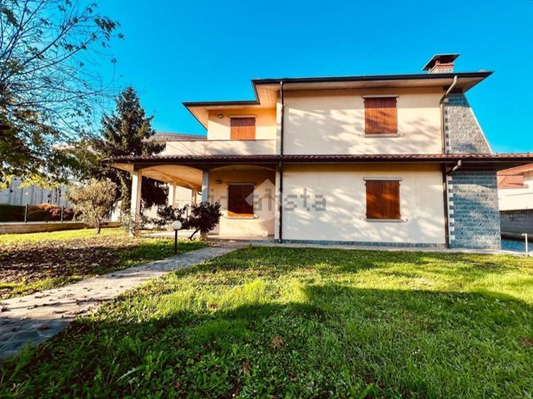 casa indipendente in vendita a Caravaggio