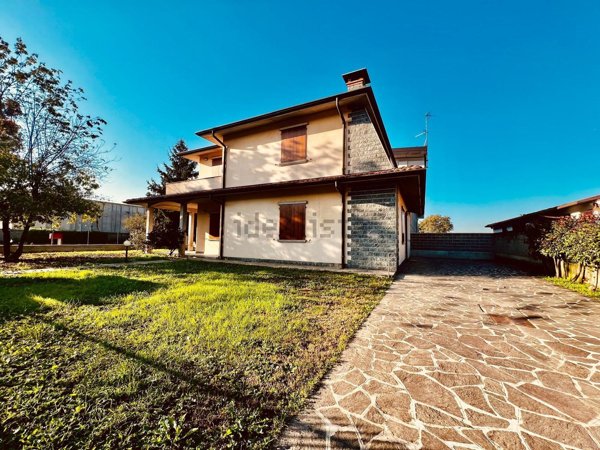 casa indipendente in vendita a Caravaggio