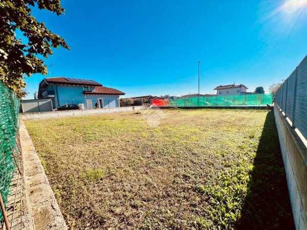terreno edificabile in vendita a Caravaggio