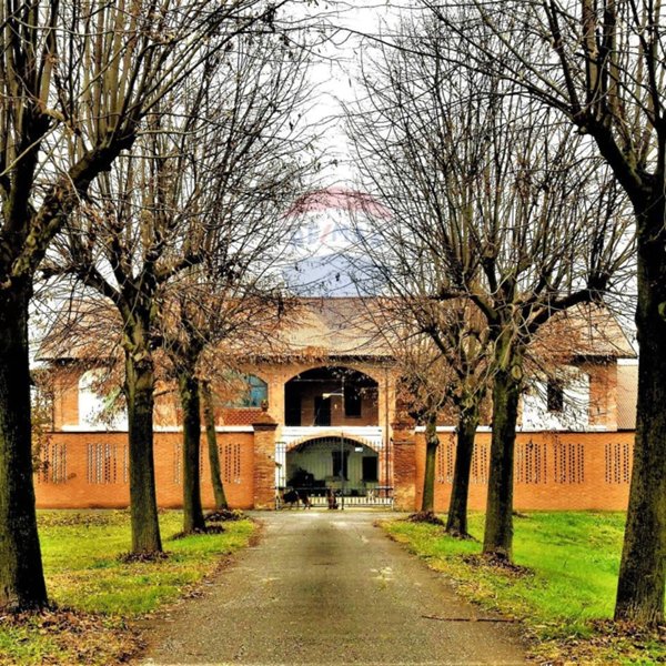 negozio in vendita a Caravaggio