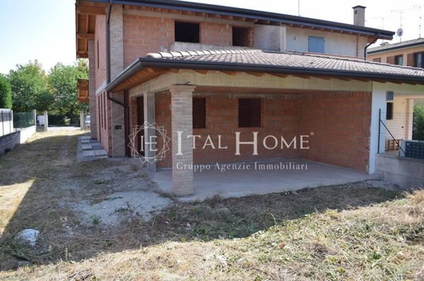 casa indipendente in vendita a Caravaggio