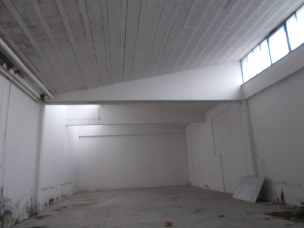 locale commerciale in vendita a Caravaggio