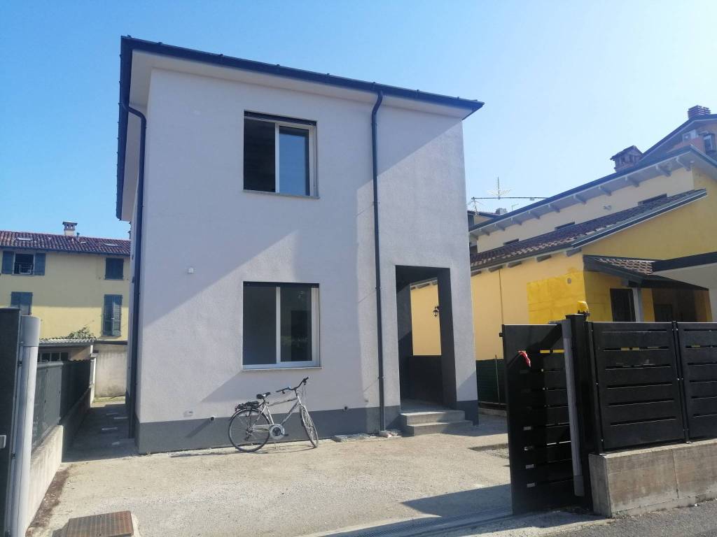 casa indipendente in vendita a Caravaggio
