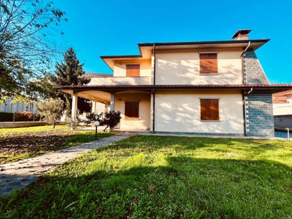 casa indipendente in vendita a Caravaggio