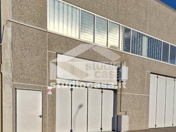 locale commerciale in vendita a Caravaggio