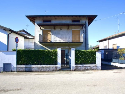 casa indipendente in vendita a Caravaggio