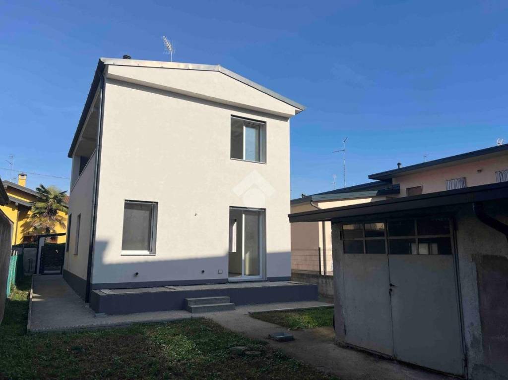 casa indipendente in vendita a Caravaggio