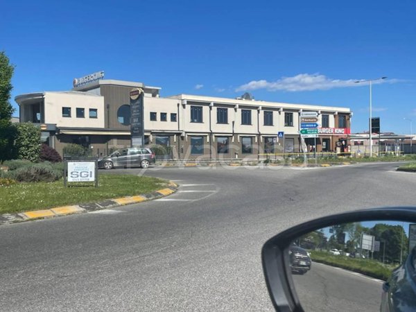 negozio in vendita a Caravaggio