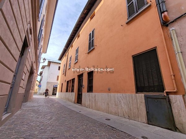 negozio in vendita a Caravaggio