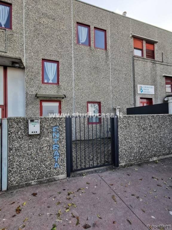 locale commerciale in vendita a Caravaggio