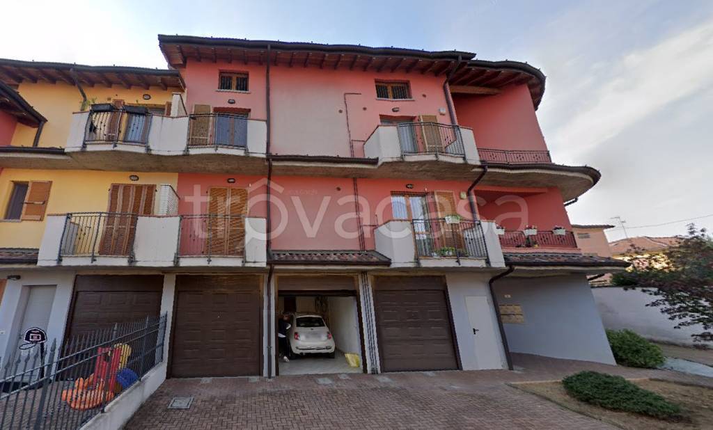 locale commerciale in vendita a Caravaggio