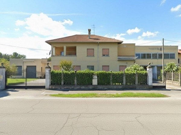 intera palazzina in vendita a Caravaggio