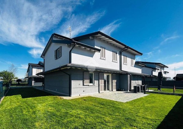 casa indipendente in vendita a Caravaggio