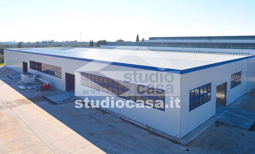 locale commerciale in vendita a Caravaggio