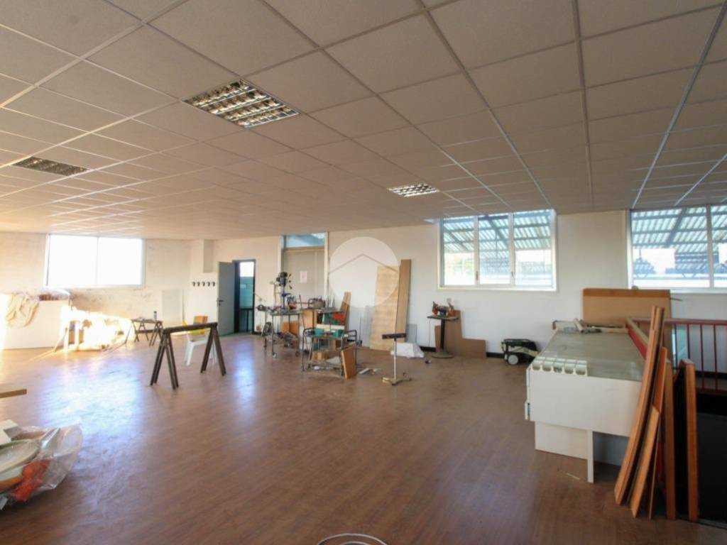 locale commerciale in vendita a Caravaggio