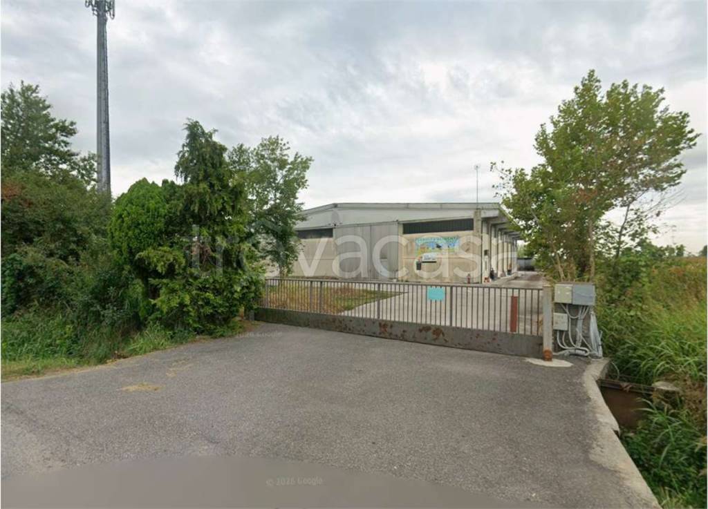 locale commerciale in vendita a Caravaggio