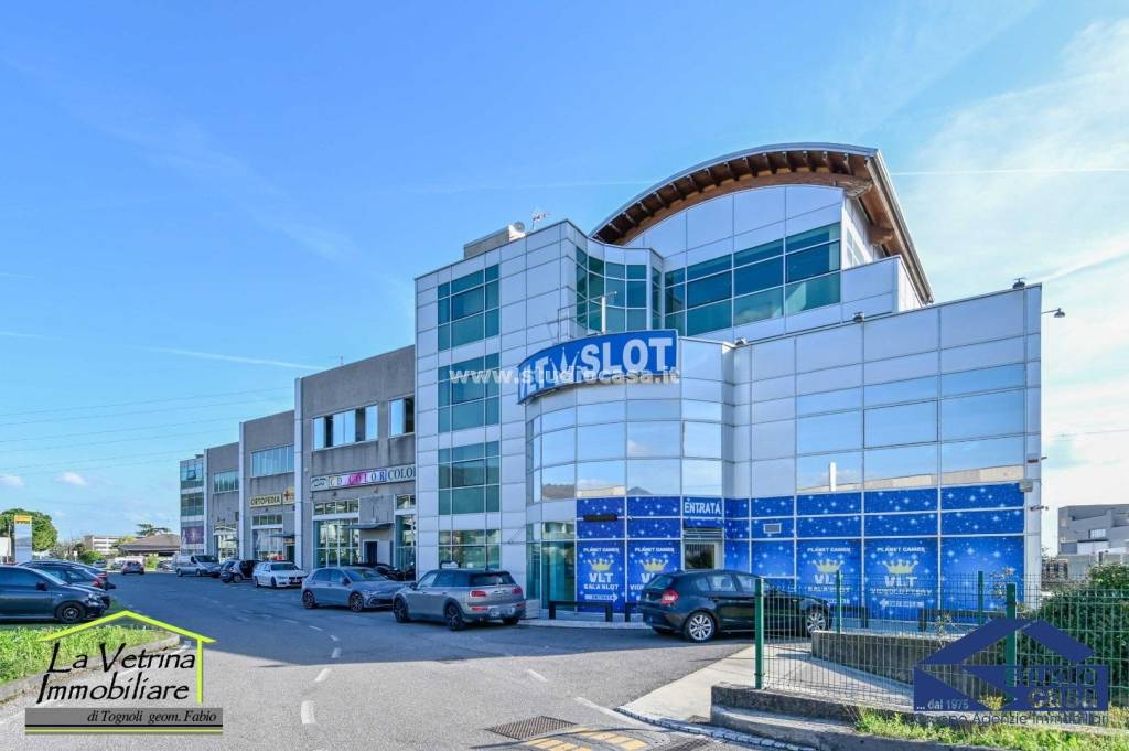 locale commerciale in vendita a Carobbio degli Angeli