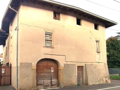 intera palazzina in vendita a Carobbio degli Angeli