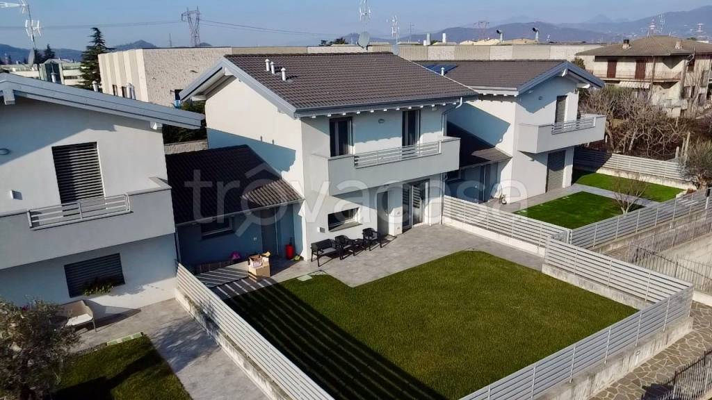 casa indipendente in vendita a Carobbio degli Angeli