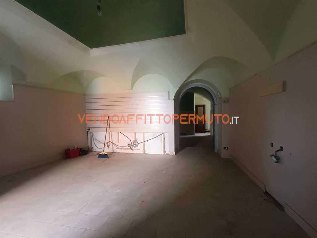 negozio in vendita a Carobbio degli Angeli