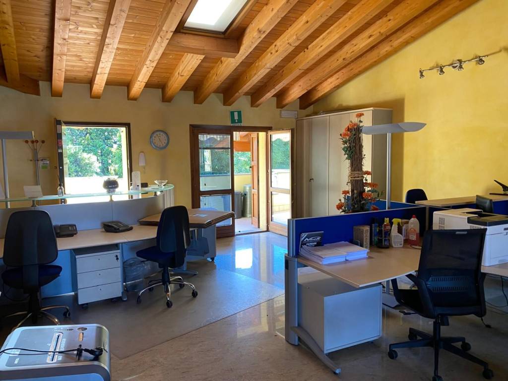 ufficio in vendita a Carobbio degli Angeli