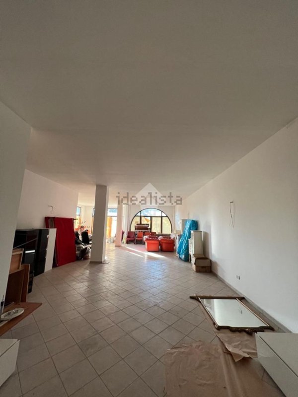 negozio in vendita a Carobbio degli Angeli