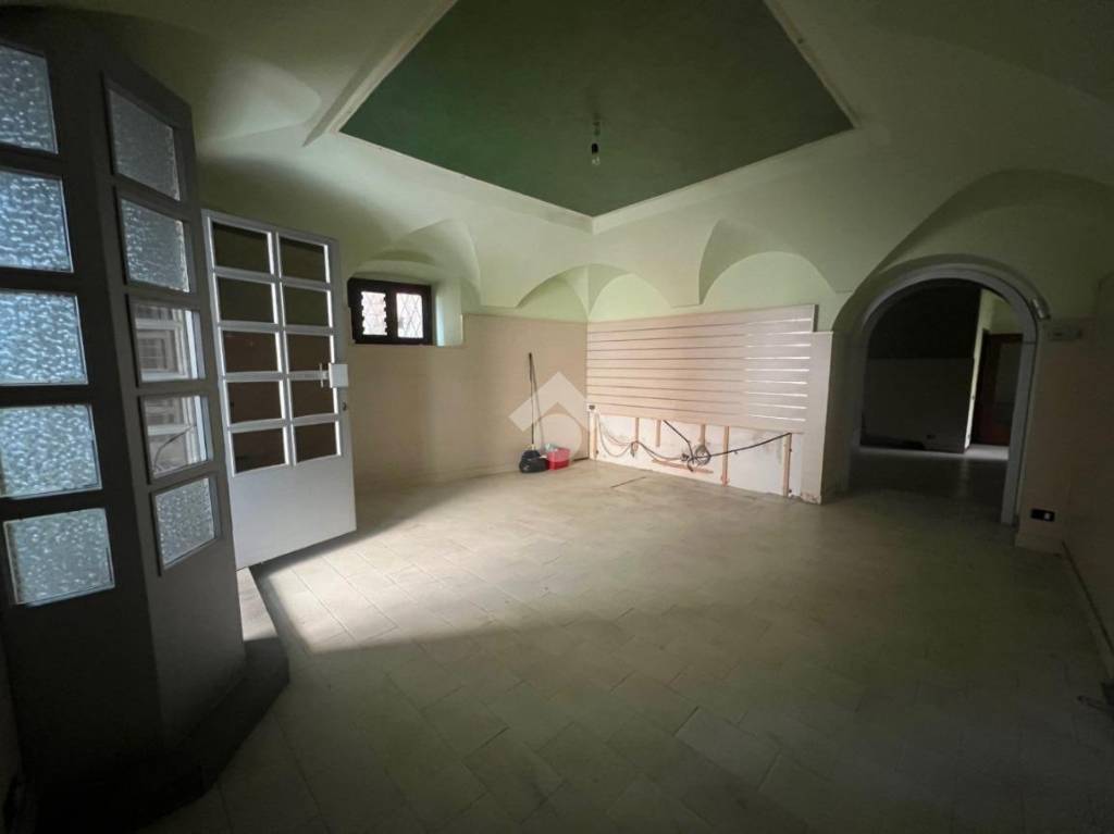 negozio in vendita a Carobbio degli Angeli