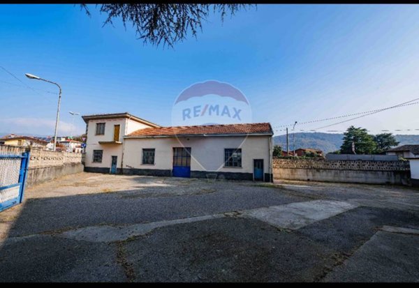 negozio in vendita a Carobbio degli Angeli