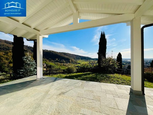 casa indipendente in vendita a Carobbio degli Angeli