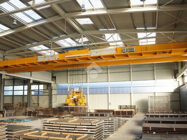 locale commerciale in vendita a Carobbio degli Angeli in zona Cicola