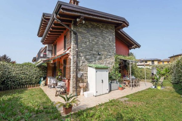 casa indipendente in vendita a Carobbio degli Angeli