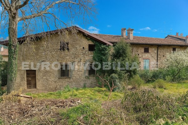 villa in vendita a Carobbio degli Angeli