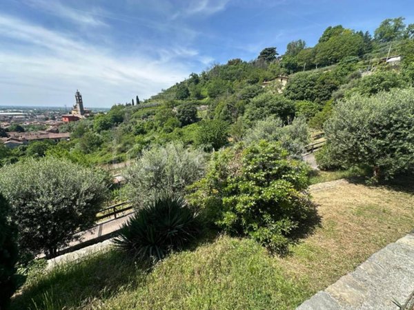 casa indipendente in vendita a Carobbio degli Angeli