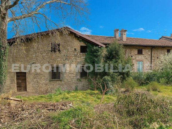 casale in vendita a Carobbio degli Angeli in zona Cicola