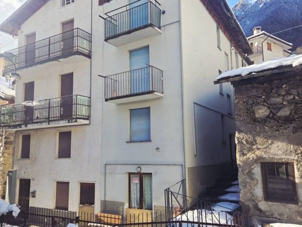 appartamento in vendita a Carona