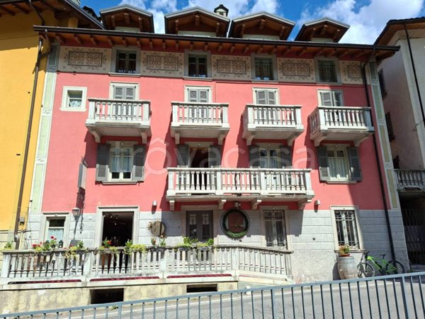 negozio in vendita a Carona