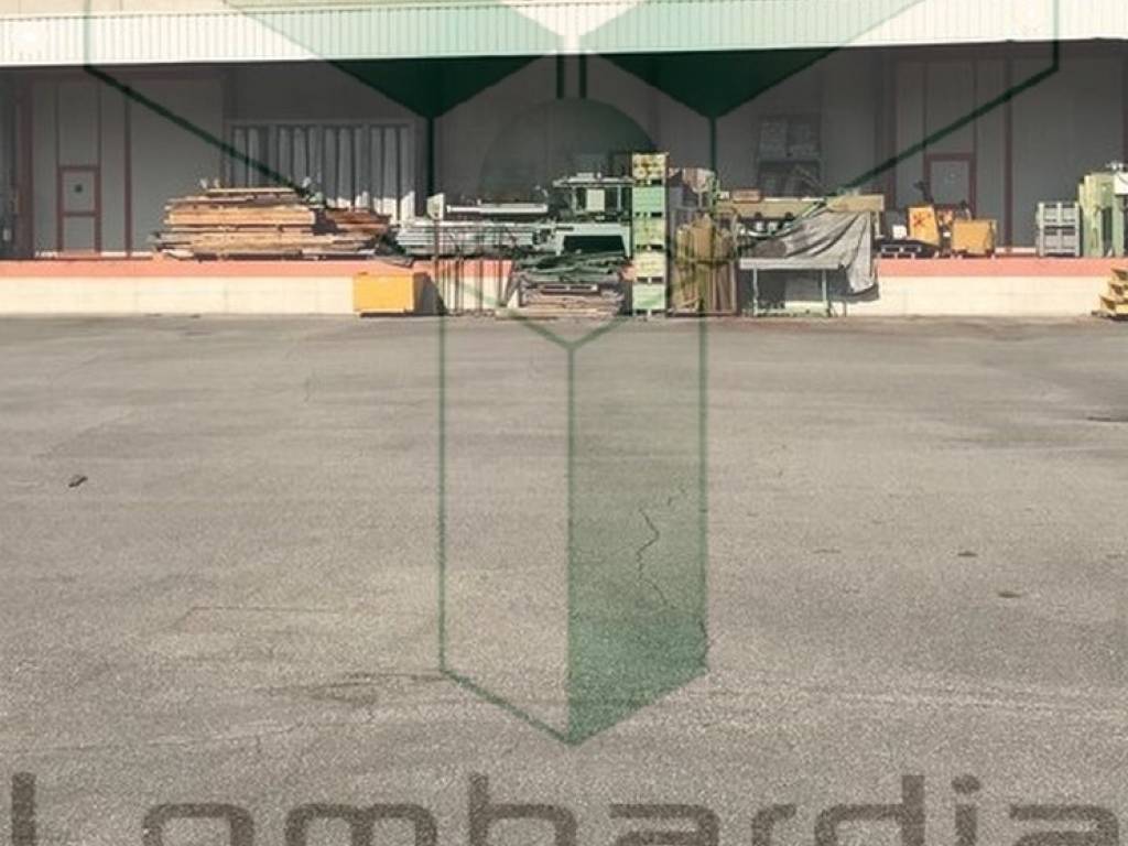 capannone in vendita a Carvico