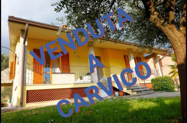 casa indipendente in vendita a Carvico