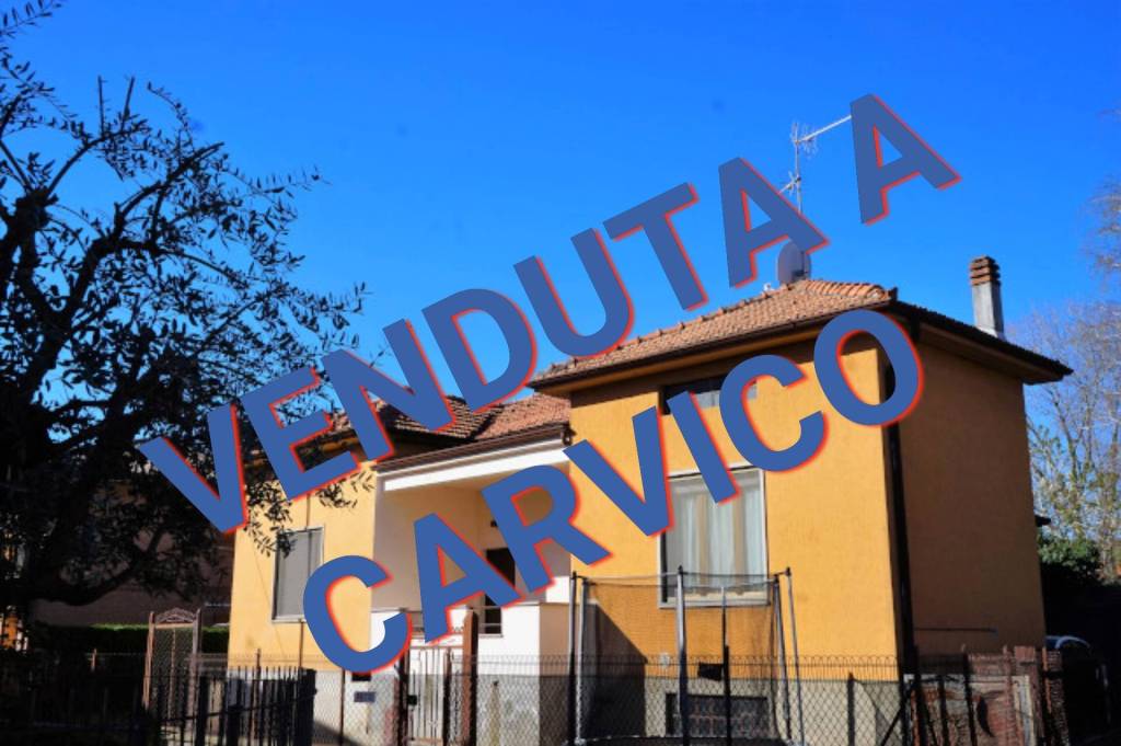 casa indipendente in vendita a Carvico