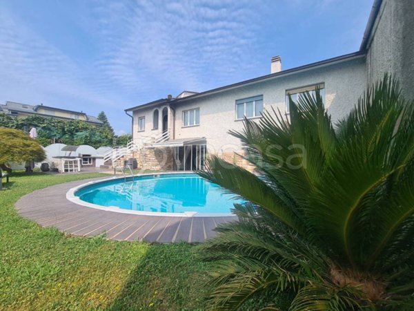 casa indipendente in vendita a Carvico